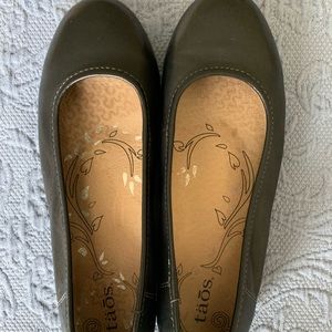 Taos Rascal Black Leather Flat, Size 6 1/2